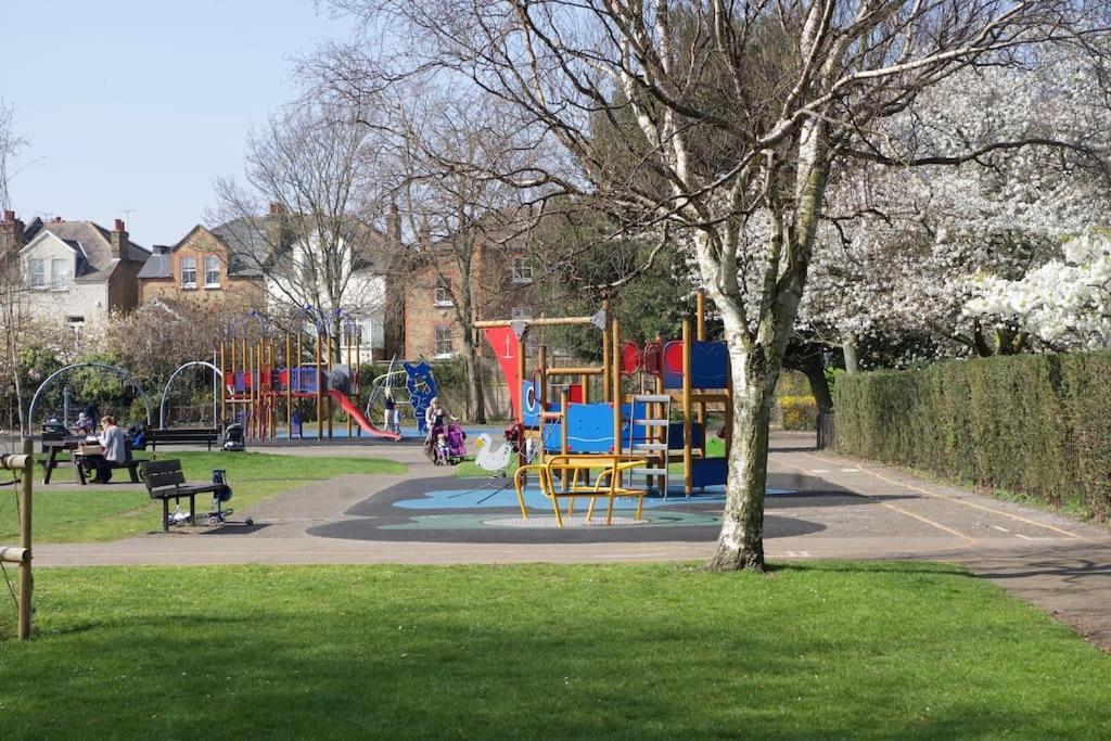 Glorious View Over The Park London Bagian luar foto